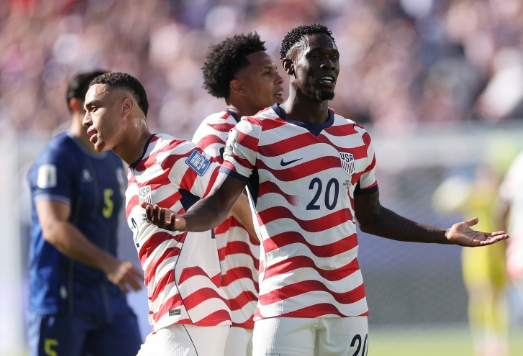 美国2-0波黑：巴洛贡破门后染红，蒂尔曼锁定胜局